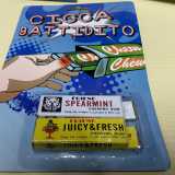Riservata non solo agli amici, ma anche ai parenti, c�era la cicca battidito. Consisteva in un pacchetto rettangolare che aveva tutta l�impressione di avere al suo interno delle gomme. Si offriva al malcapitato e quando quest�ultimo prendeva la brooklyn, vi era una molla che �picchiava� sul dito procurando una specie di scossa